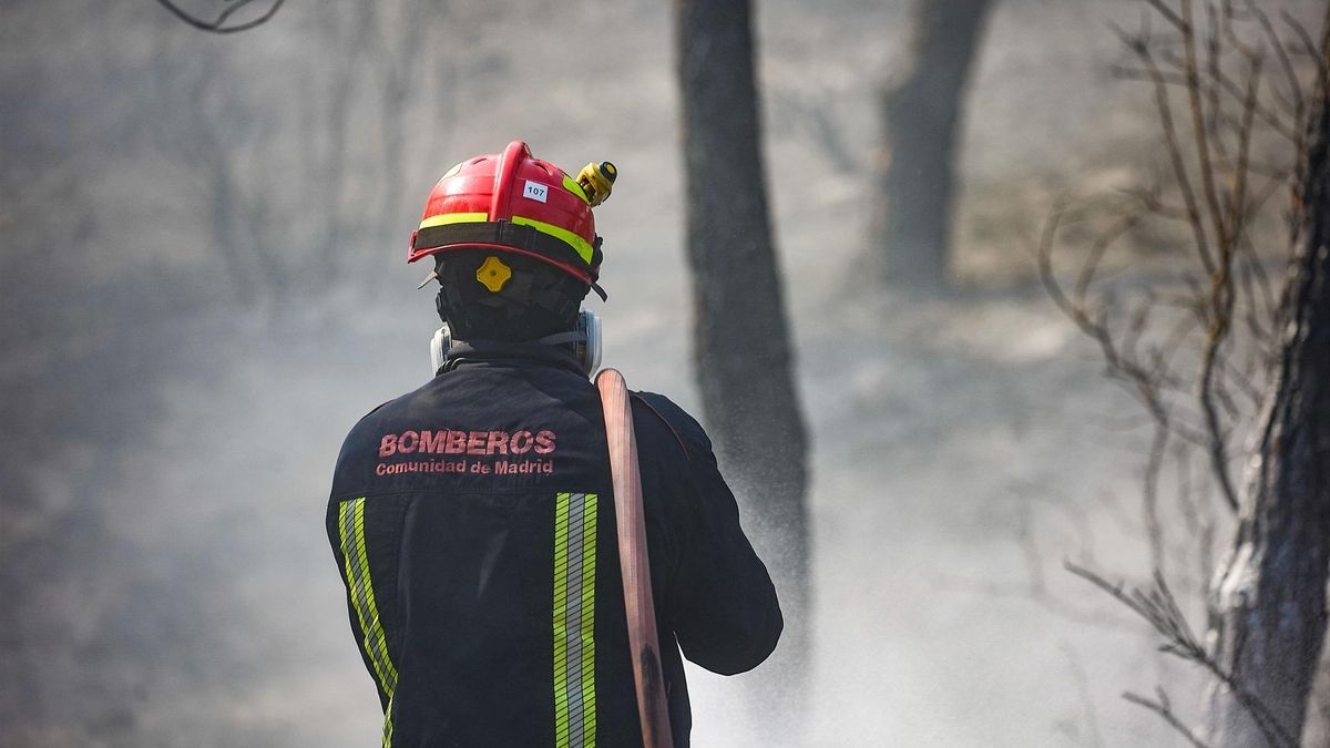 Odzivi na požare v Španiji se nadaljujejo s političnimi in delavskimi spori.