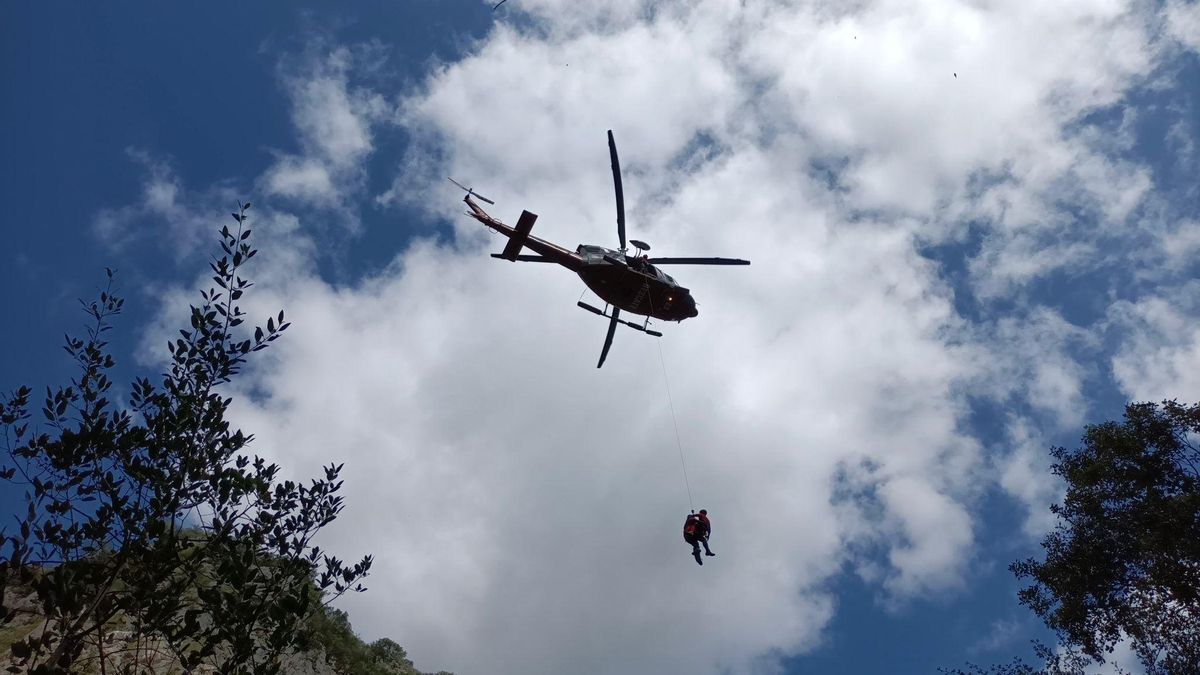 Intervención del helicóptero del Gobierno en el rescate.