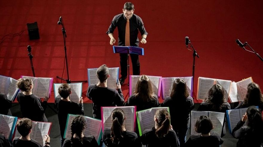 Las plazas de Lavapiés, La Latina y Malasaña se llenan de conciertos y actuaciones corales gratis por Navidad