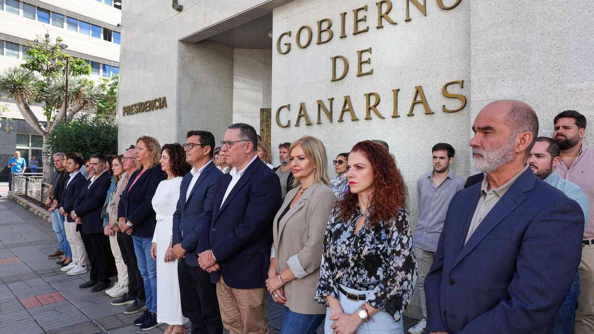 Minuto de silencio en Presidencia del Gobierno en Las Palmas de Gran Canaria.