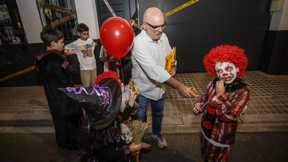 La calle López de Alba celebra su Halloween