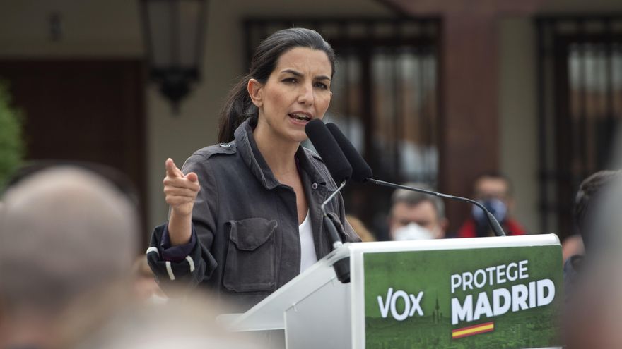 La candidata de Vox a la Presidencia de la Comunidad de Madrid, Rocío Monasterio, durante un acto de precampaña en la plaza de la Constitución del Ayuntamiento de Pinto.