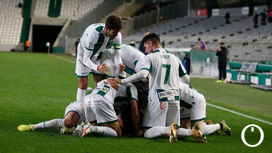 Los jugadores del Córdoba celebran el 2-1