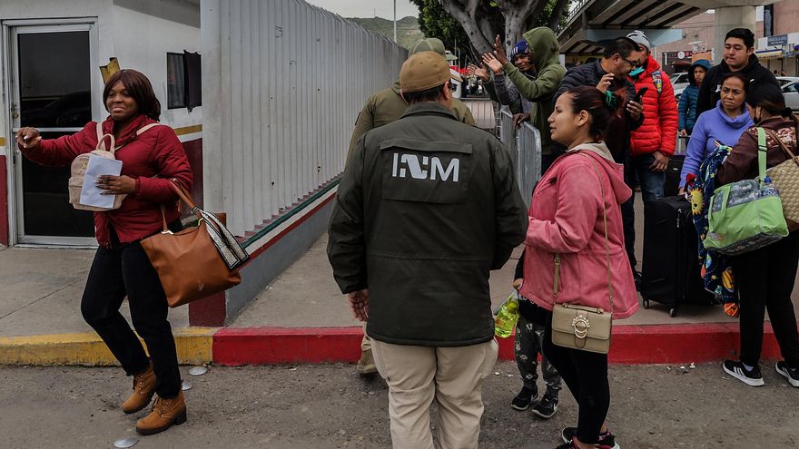 Política migratoria de EEUU mantiene en vilo a migrantes varados en México