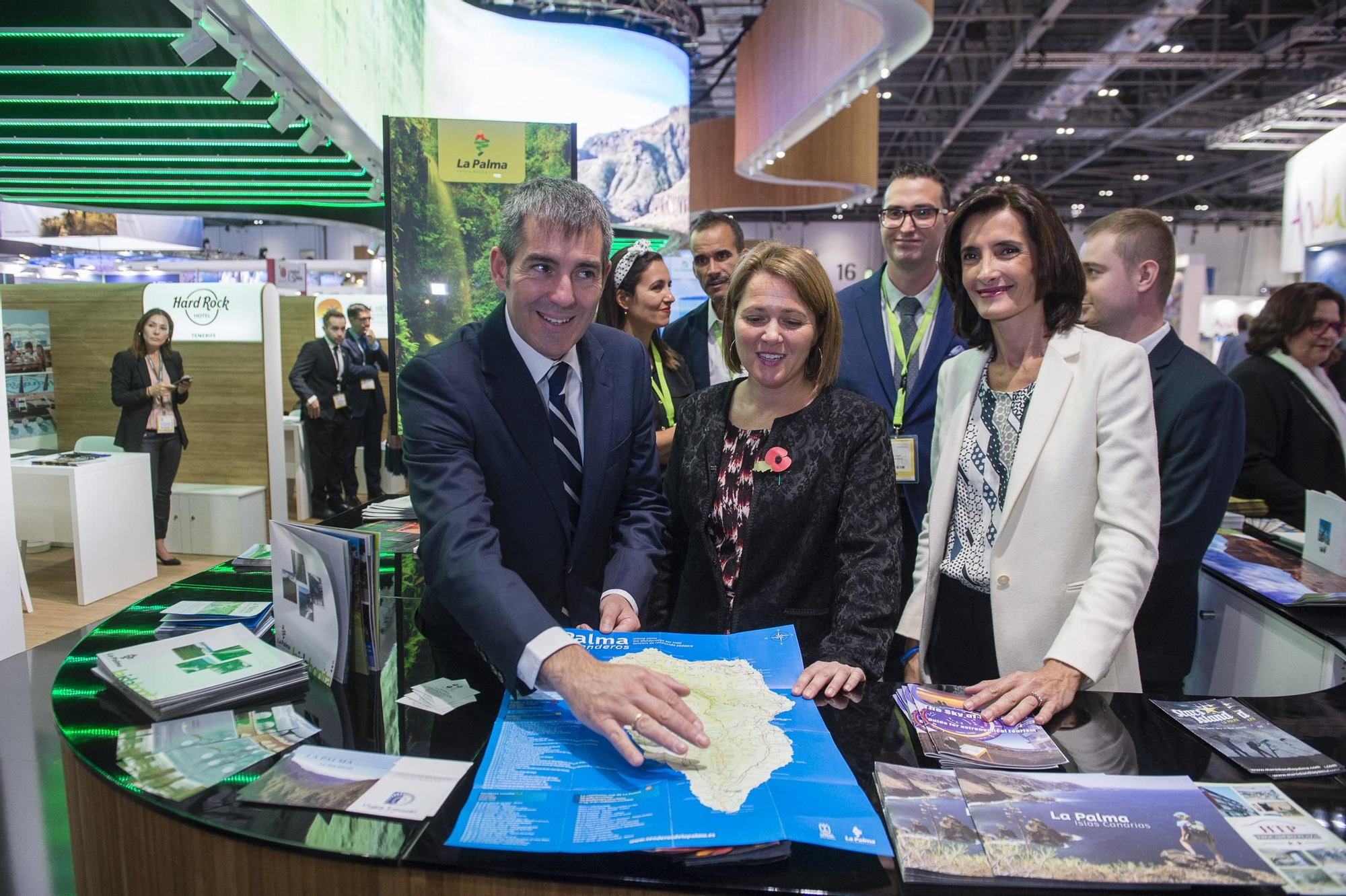 Fernando Clavijo (i), en la inauguración de la WTM de Londres 2016