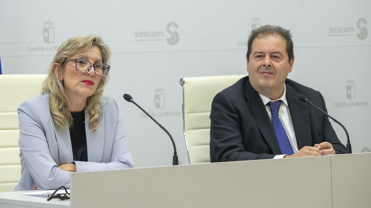 Los directores generales de Asistencia Sanitaria y de Atención Primaria del Sescam, Ibrahím Hernández y Ángeles Martín Octavio