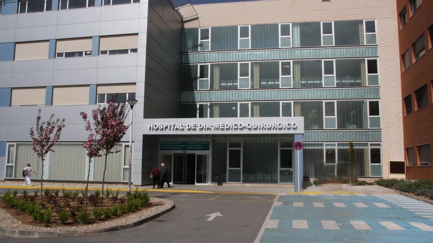 Trasladan al hospital a un trabajador tras caer desde tres metros de altura en Quintanar de la Orden