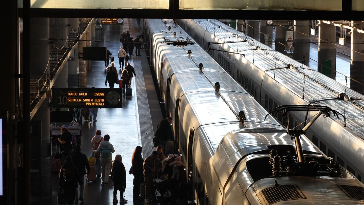 Adif suspende la circulación de la línea de AVE entre Madrid y Andalucía por "un alcance entre dos trenes"