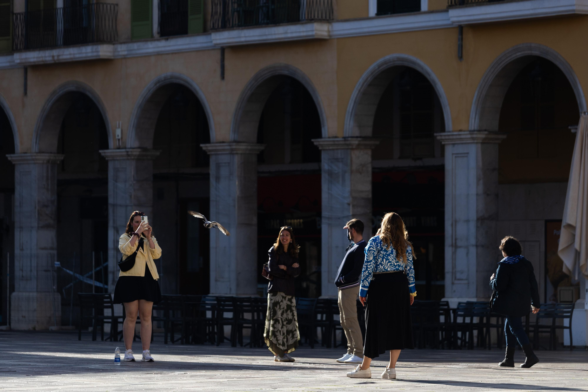 Paseantes en la Plaza Mayor