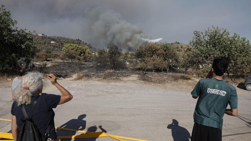 Última hora de los incendios | Los incendios de Madrid, Ávila y Castelló avanzan sin control con más de 100.000 afectados tras una noche de lucha contra las llamas