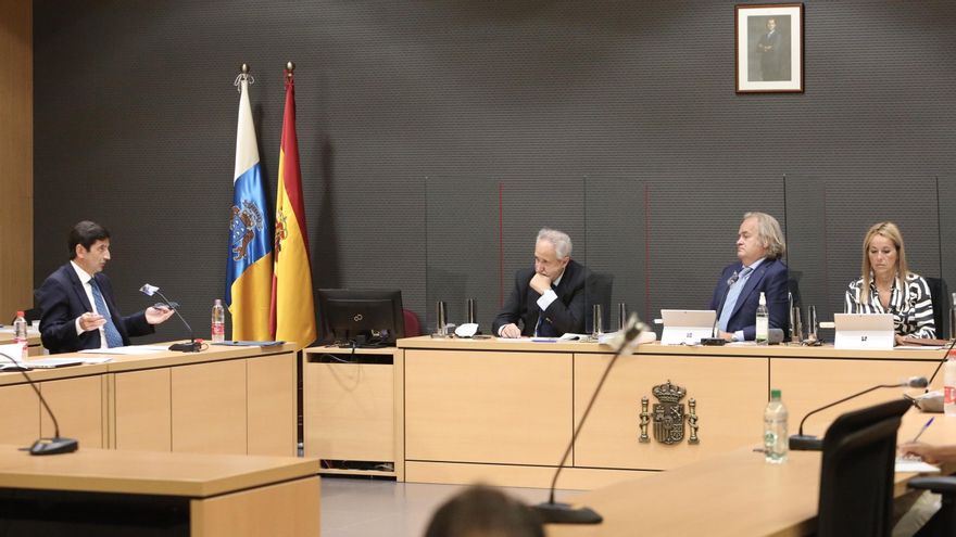 El abogado de  Miguel Ángel Armas Matallana explica sus conclusiones. (ALEJANDRO RAMOS)