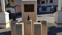 Ataque al monolito homenaje a los cinco alhameños víctimas del campo de concentración nazi de Mauthausen / Ayuntamiento de Alhama