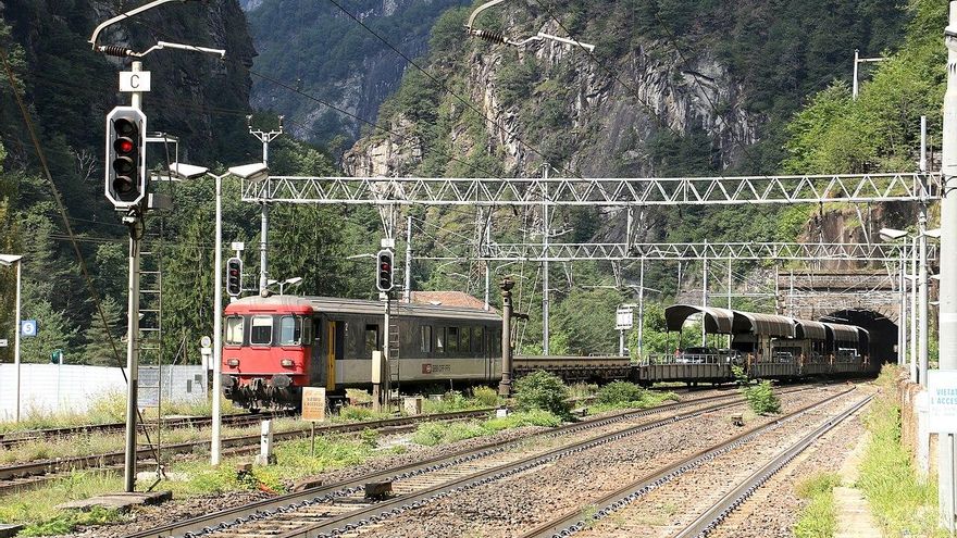 Utilizado por contrabandistas y mercenarios en el siglo XVII, este túnel sigue siendo un símbolo de los Alpes