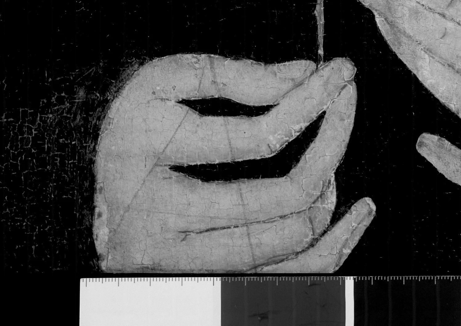 Manos de Ana Bolena en el 'Hever Rose Portrait'