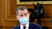 Felipe VI con el pin en la solapa de la chaqueta