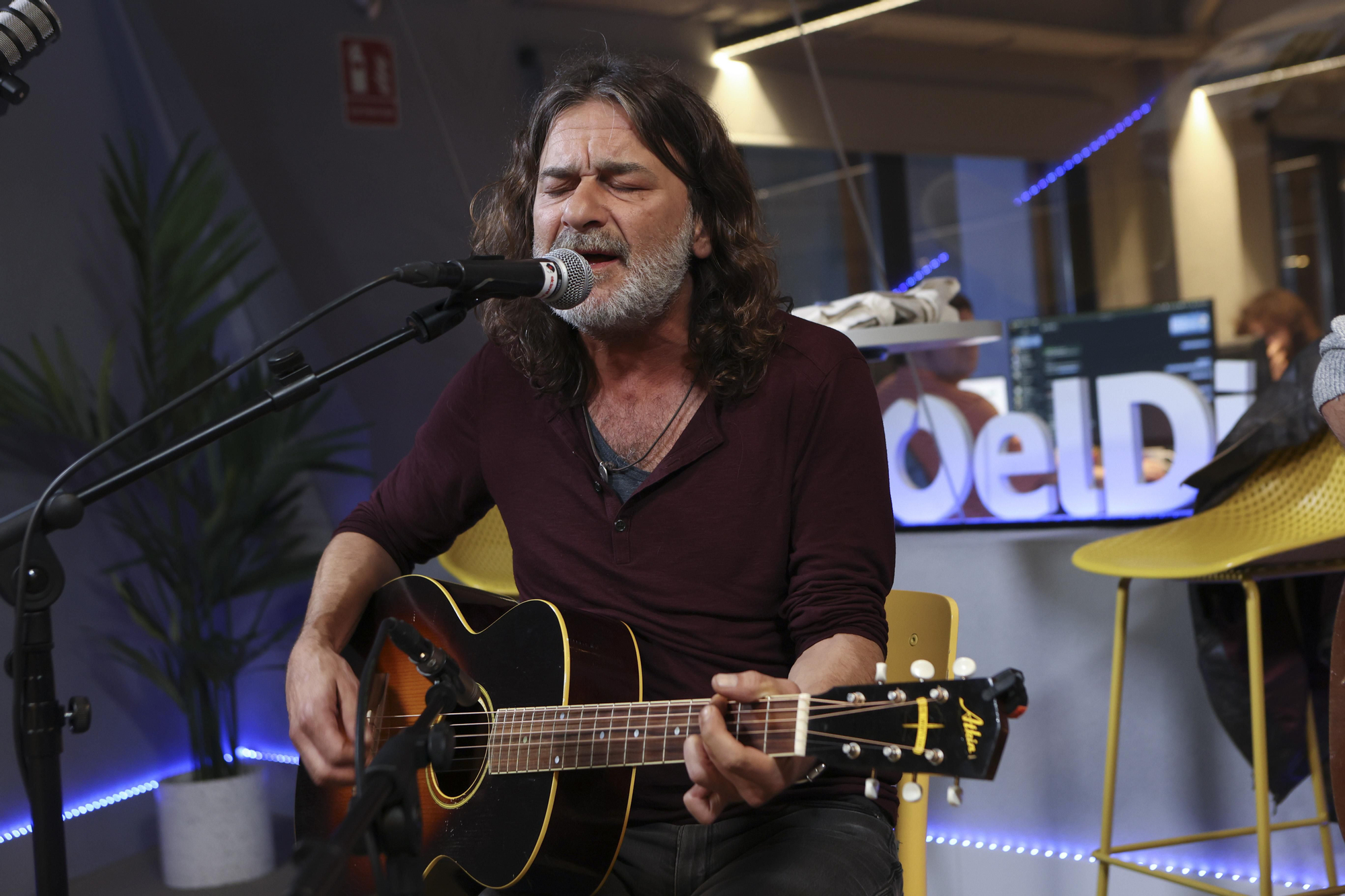 Quique González en la redacción de elDiario.es