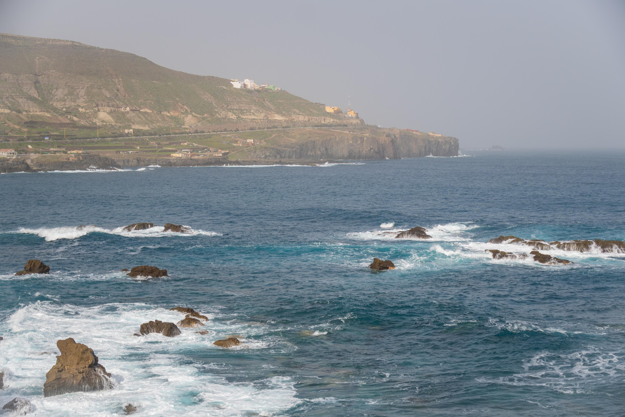 Las Palmas de Gran Canaria bajo una intensa calima este lunes