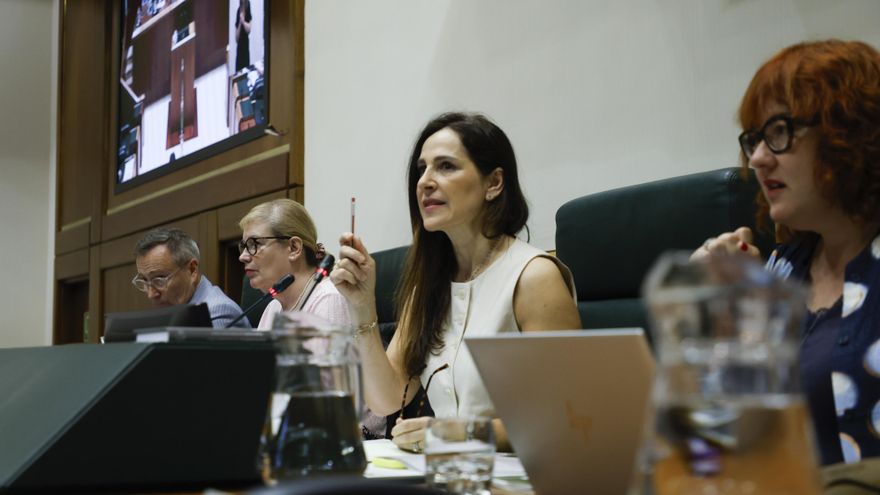 El Parlamento Vasco examina a Pradales en su vuelta a la actividad después de casi tres meses de parón de verano