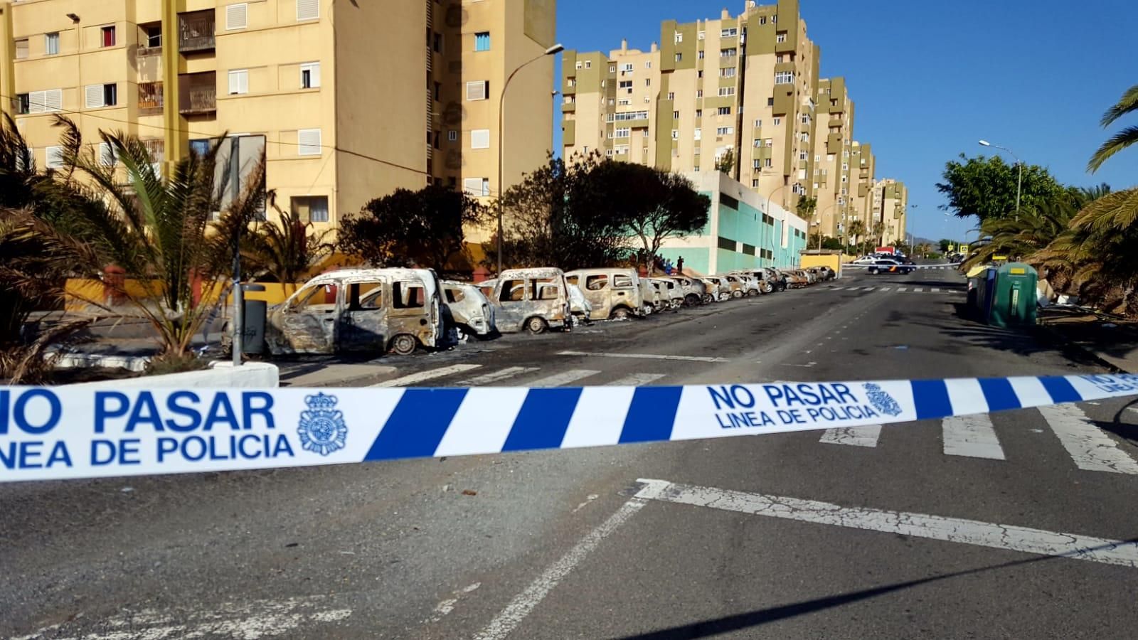 Vehículos calcinados en Jinámar