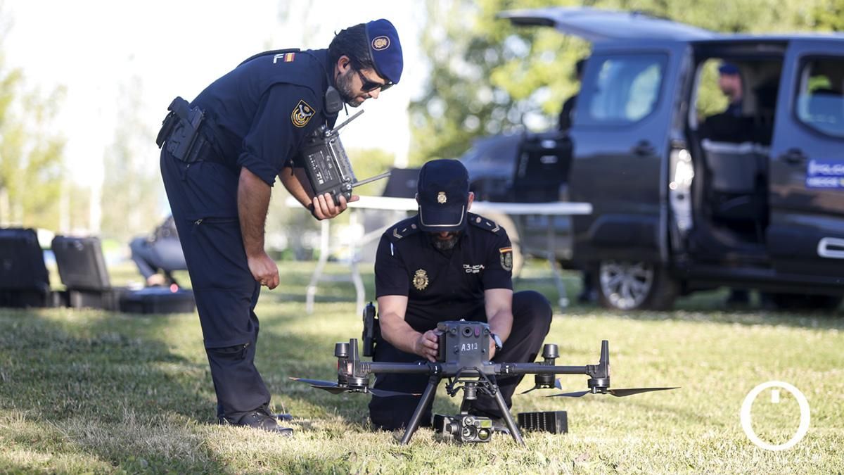 Dispositivo de vigilancia aérea de la Policía Nacional en feria