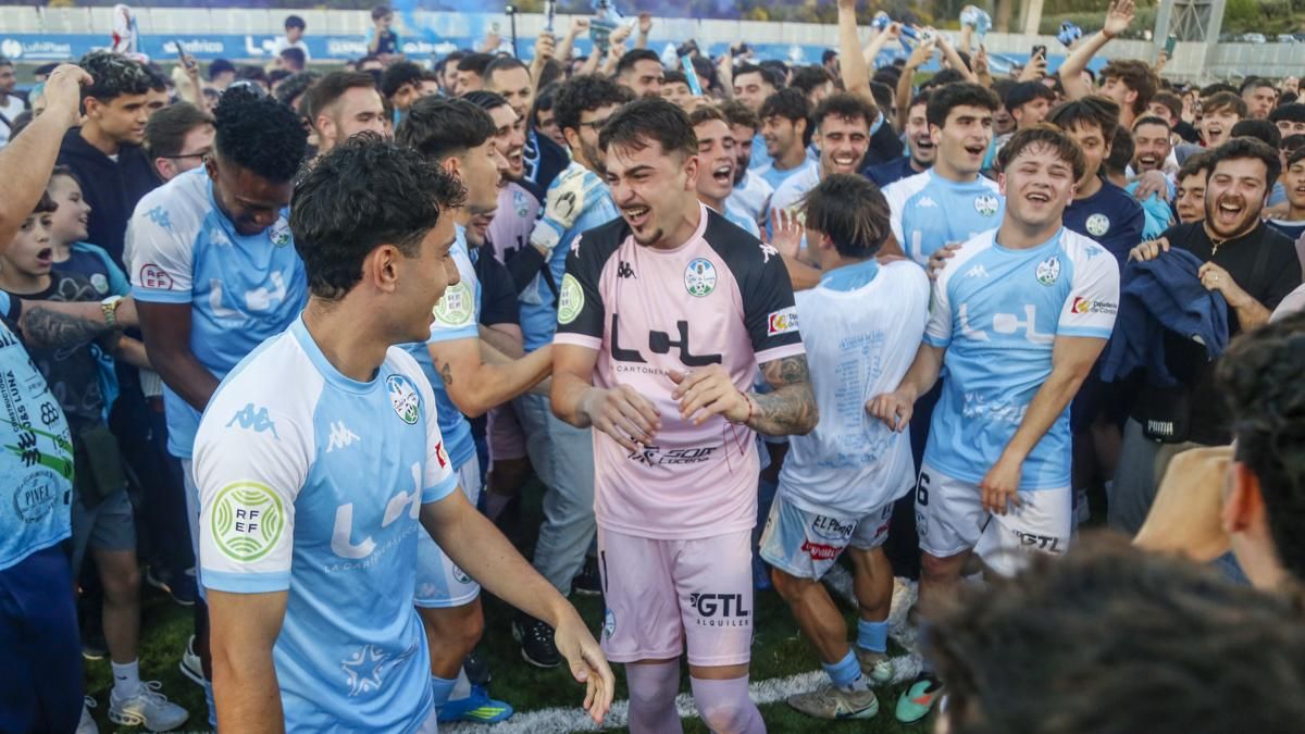 Celebración del ascenso del Ciudad de Lucena
