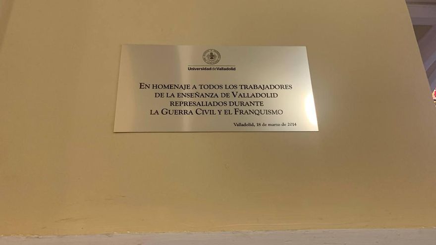 Placa en recuerdo a los represaliados vinculados a la enseñanza en Valladolid.