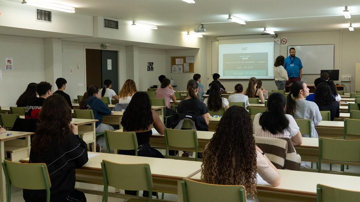 Un total de 753 estudiantes de Bachiller y 33 de FP se examinan desde hoy de la convocatoria extraordinaria de la PAU