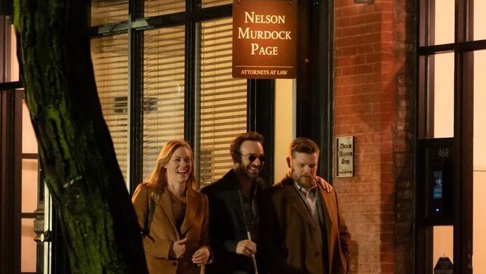 Karen Page, Matt Murdock y Foggy Nelson al inicio del primer episodio de la temporada 1 de 'Daredevil: Born Again'