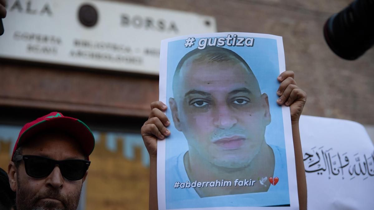 Indignación y protestas en Italia por la muerte de un marroquí inmovilizado por la policía mientras suplicaba ayuda