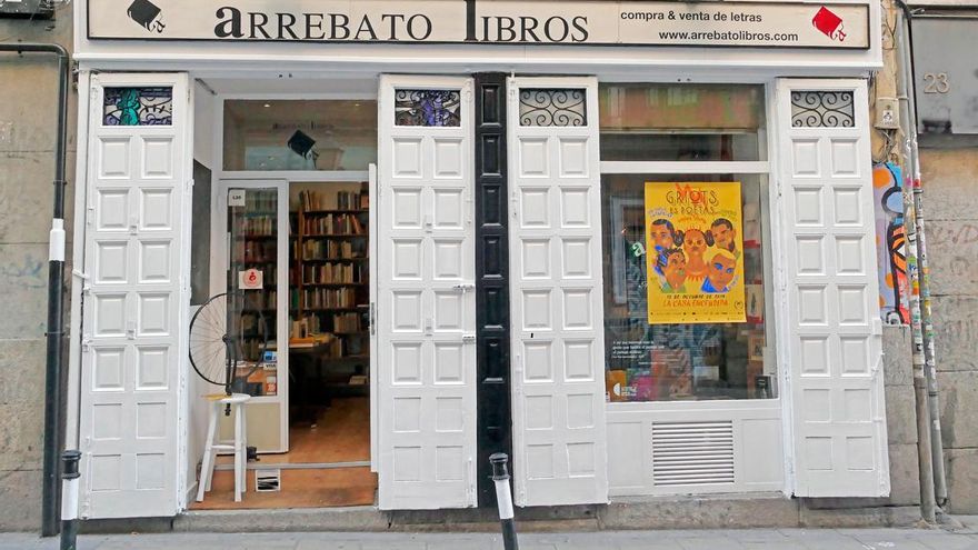 Un poema colectivo, multilingüe e infinito: la campaña de "recaudación de versos" en la que cualquiera puede participar