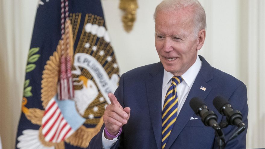 Biden perdona parte de la deuda estudiantil en un guiño al voto joven