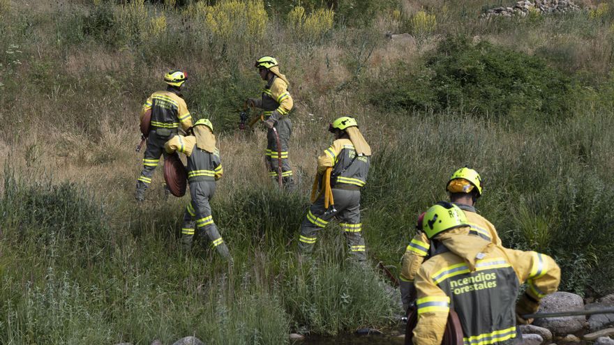 Mejoras para los 106 bomberos forestales en La Rioja: pasan a ser funcionarios y 880 euros más al año