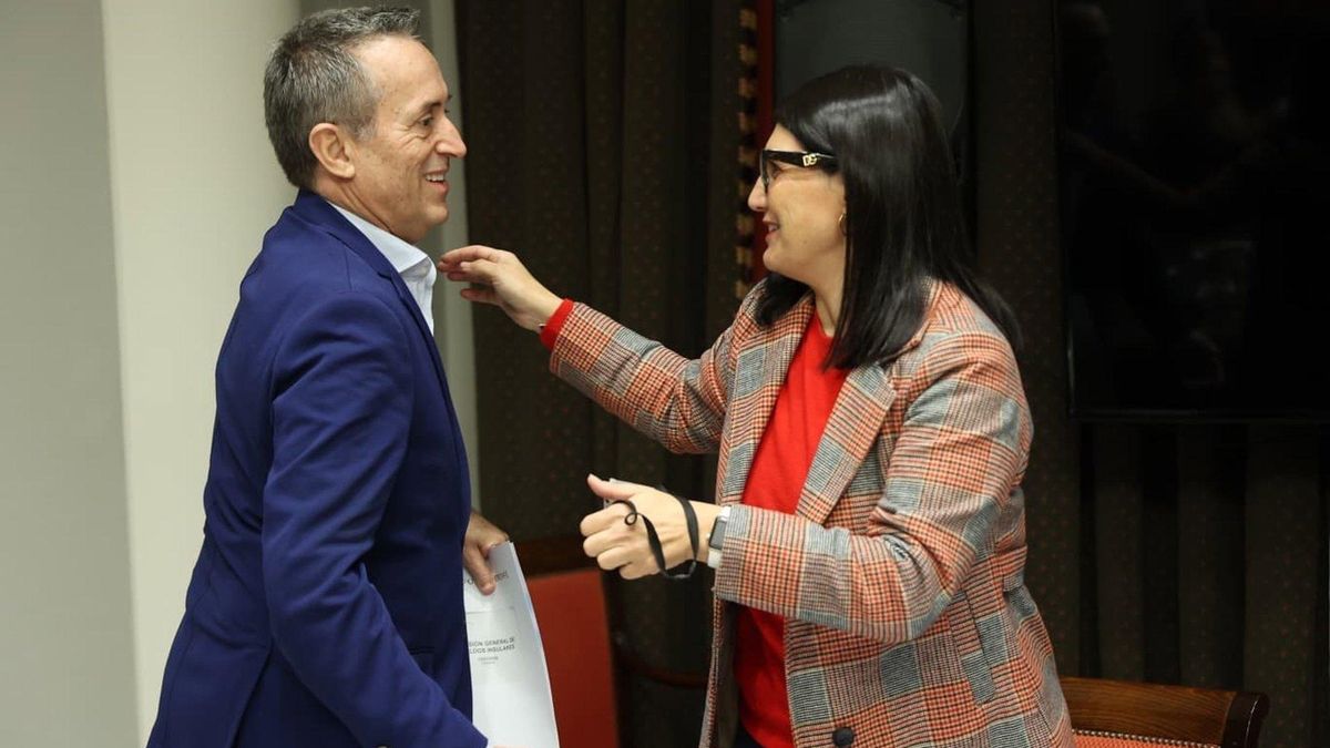 Los cabildos avalan la nueva ley que los regirá y que elimina los límites a sus salarios