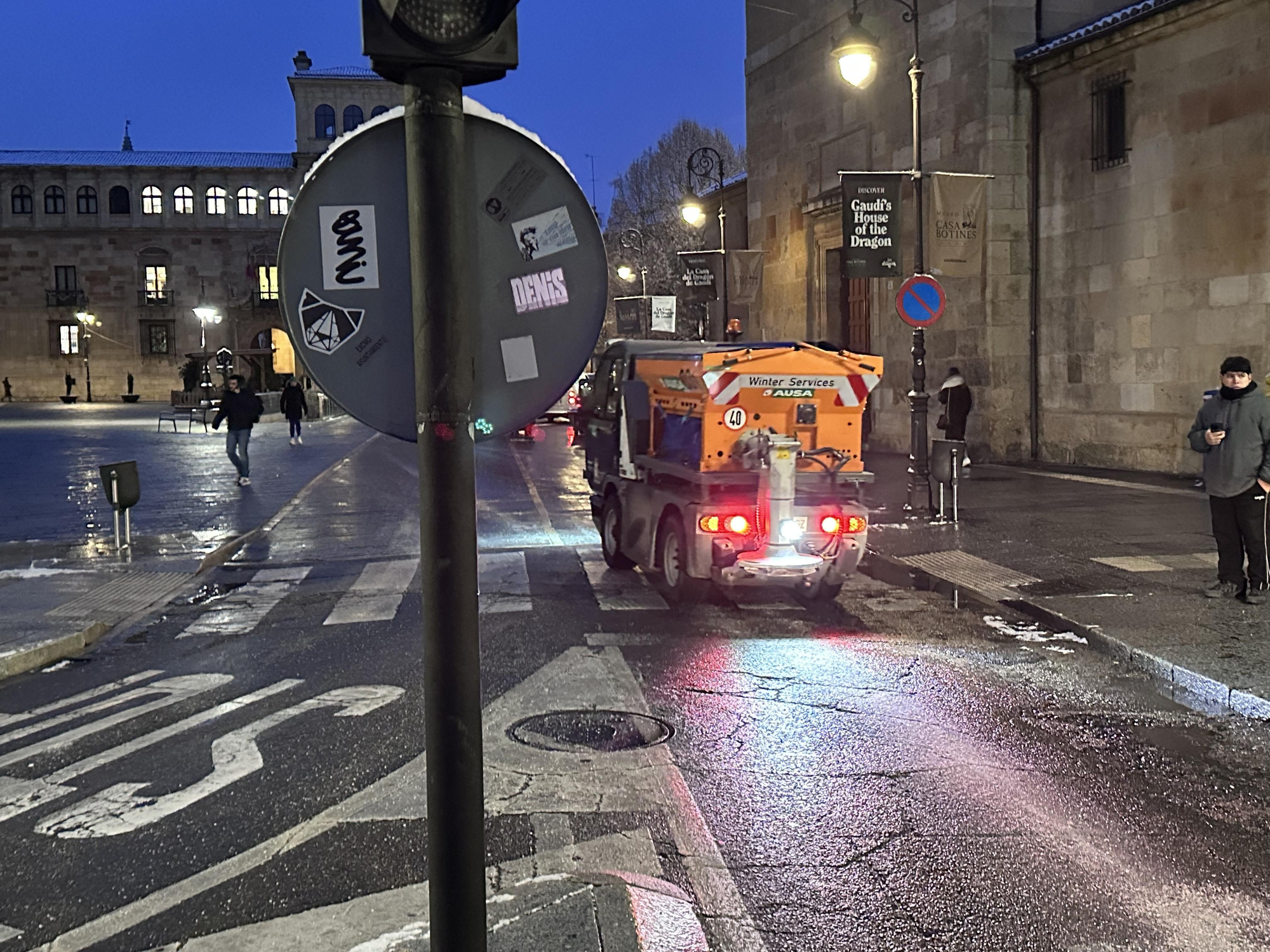 Postales de León nevado: las imágenes que deja la primera nevada del año en la capital