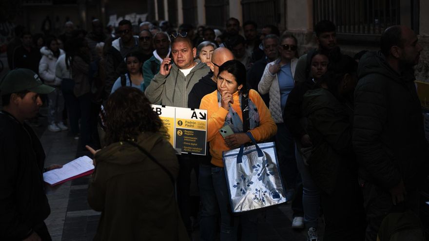 Dos tercios de los 900.000 migrantes que ya han pedido la regularización son latinoamericanos, la mayoría colombianos