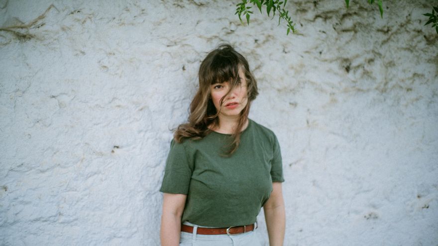 Vuelve Elisa Victoria, la autora de 'Vozdevieja', con un arrebato del revés