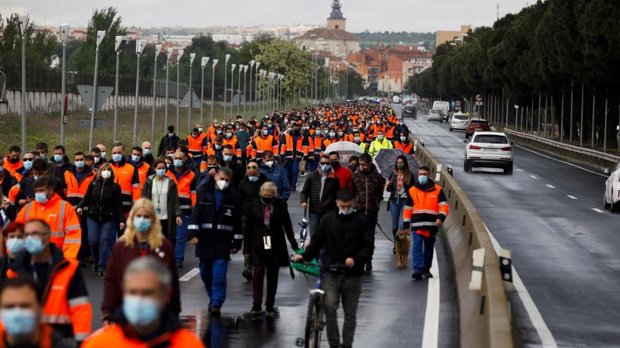 Trabajadores de Airbus en Getafe (Madrid) protestan contra el cierre de Puerto Real