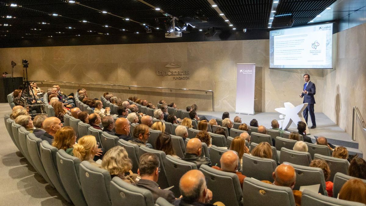 CaixaBank Banca Privada analiza las perspectivas económicas y financieras para 2025 con sus clientes de la provincia tinerfeña.