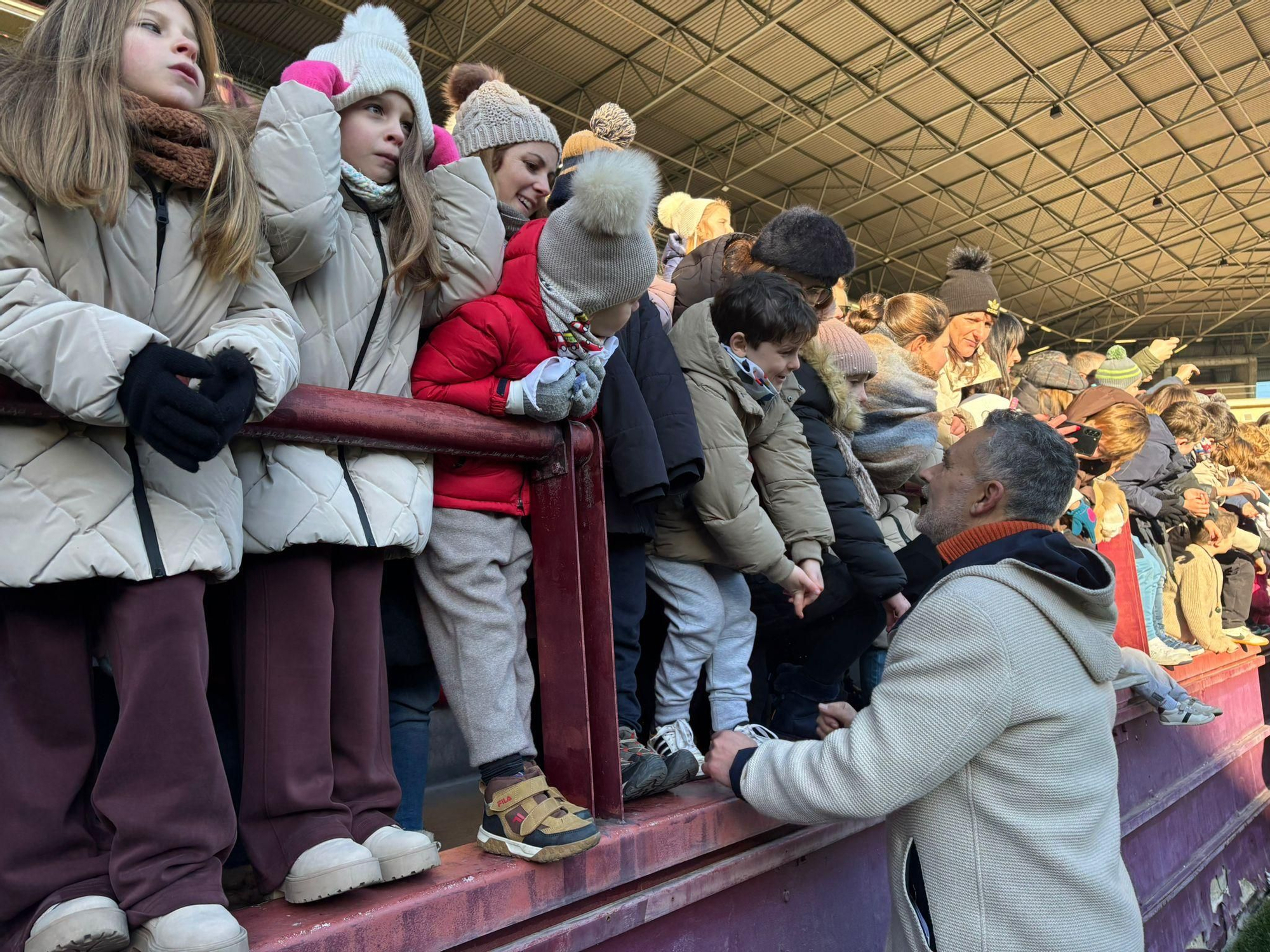 Los Reyes Magos ya están en Logroño: así ha sido el aterrizaje en helicóptero en Las Gaunas