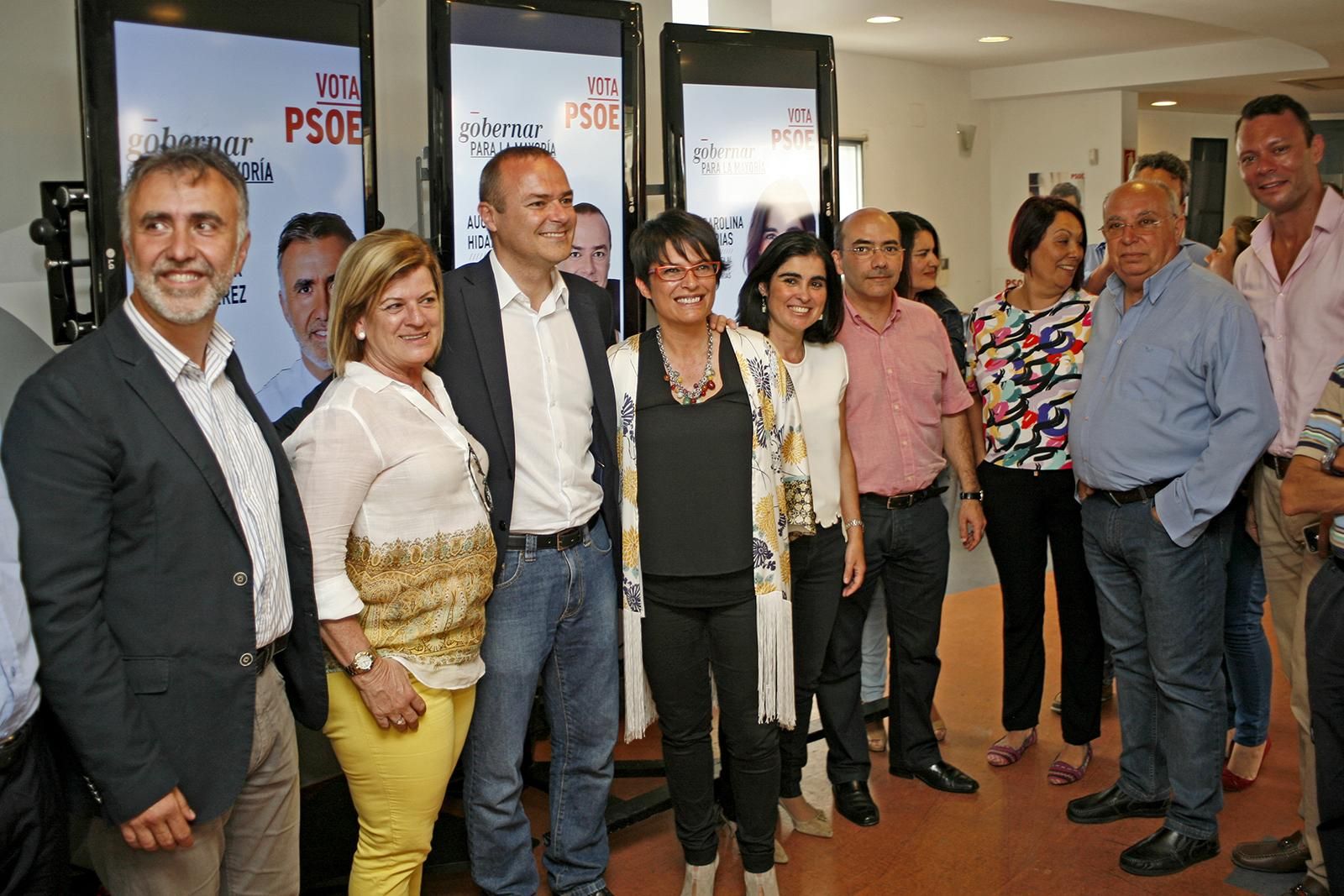 Pegada simbólica de carteles de campaña electoral. Foto: Alejandro Ramos