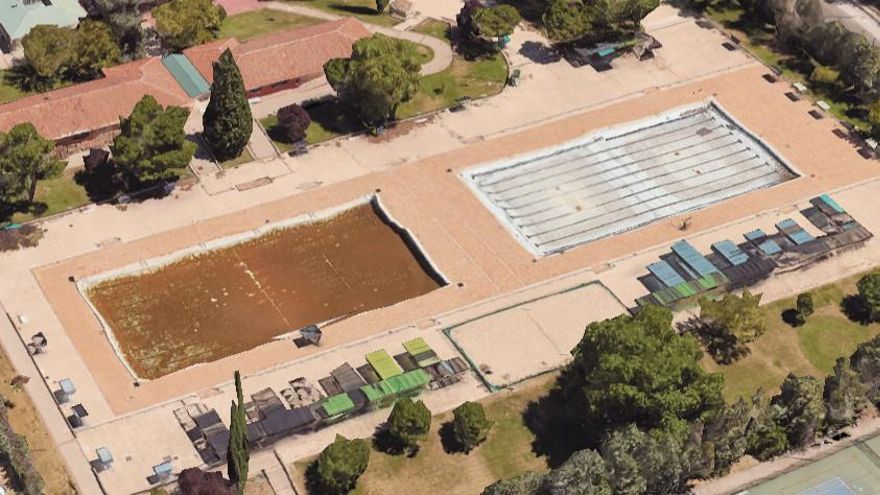 Almeida aprueba obras para reabrir su piscina 'maldita', que llevaba tres veranos cerrada y sin proyecto de reforma