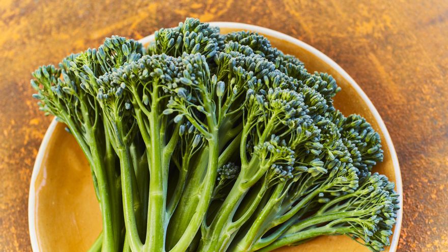 Así se cocina y aprovecha el bimi: el nuevo brócoli asiático que está tan de moda en gastronomía