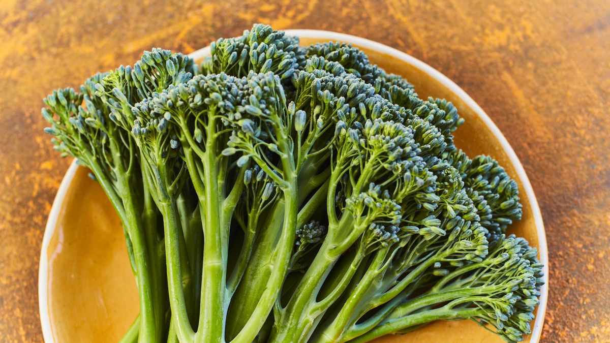 Así se cocina y aprovecha el bimi: el nuevo brócoli asiático que está tan de moda en gastronomía