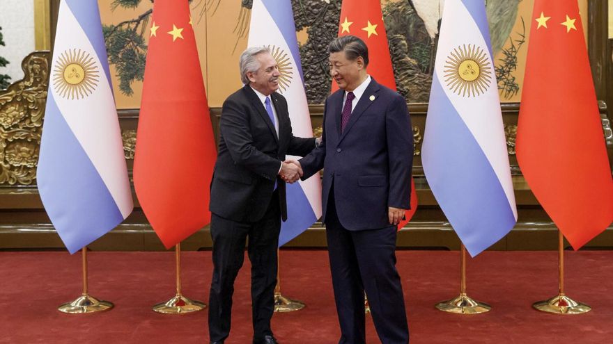 La ayuda china facilita importaciones y pagos al FMI y calma al dólar blue y al CCL