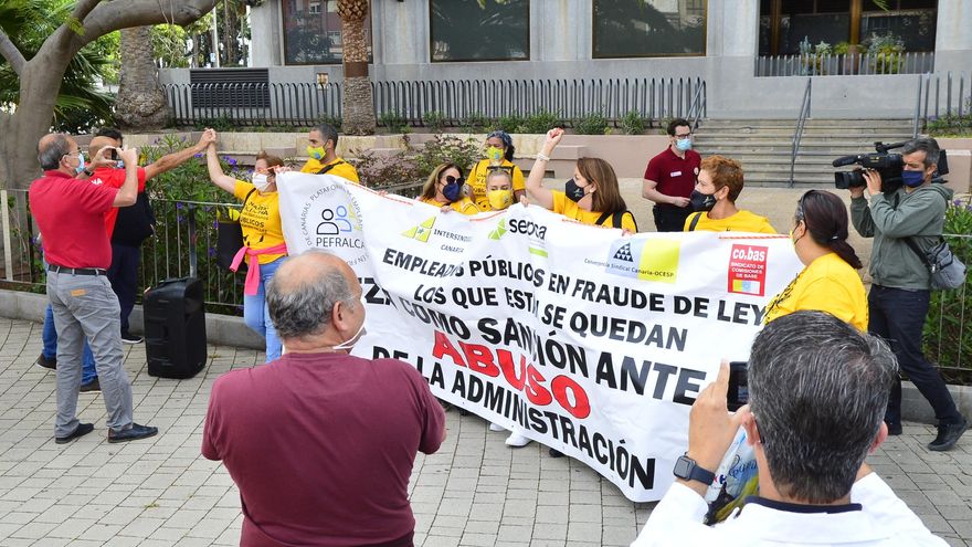 Concentración de empleados públicos temporales de Canarias este Primero de Mayo. (Ángel Sarmiento).