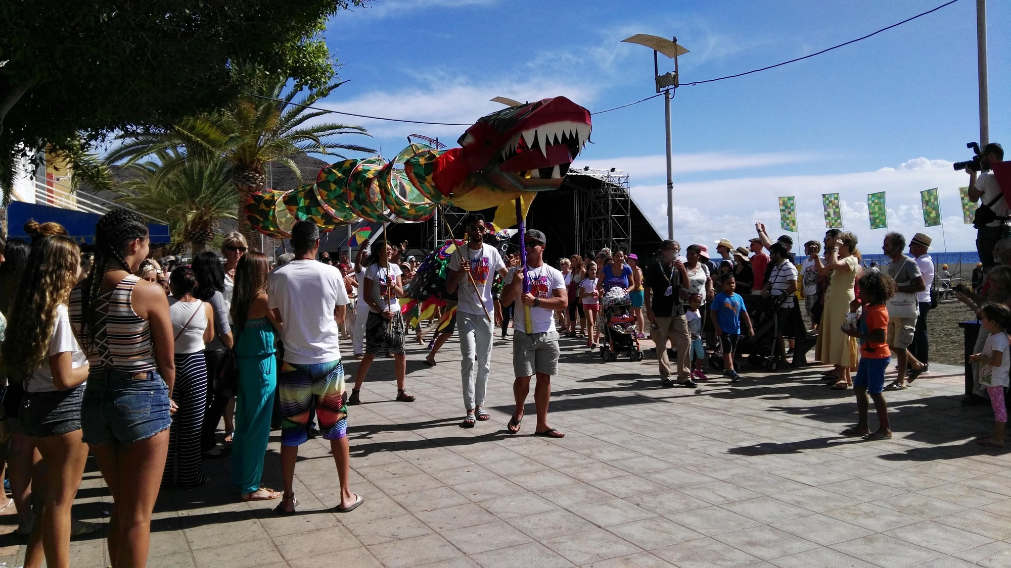 Pasacalles WOMAD Fuertventura (Nidia García)