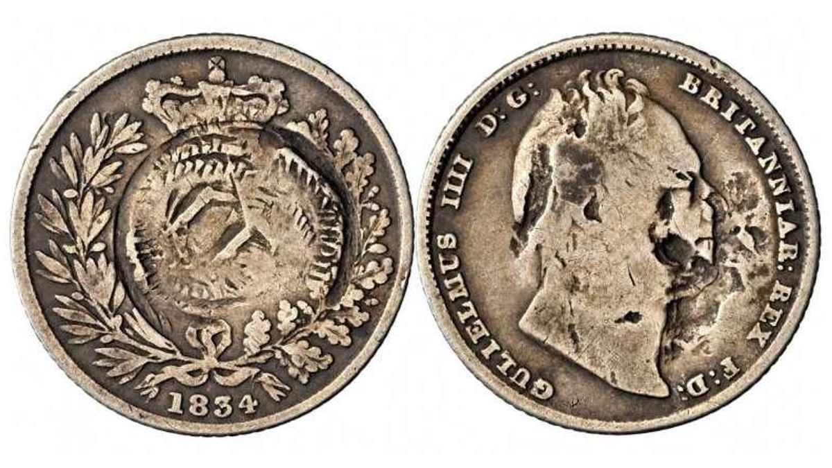 Una moneda británica de 1834 gravemente deformada revela un posible fallo durante su acuñación
