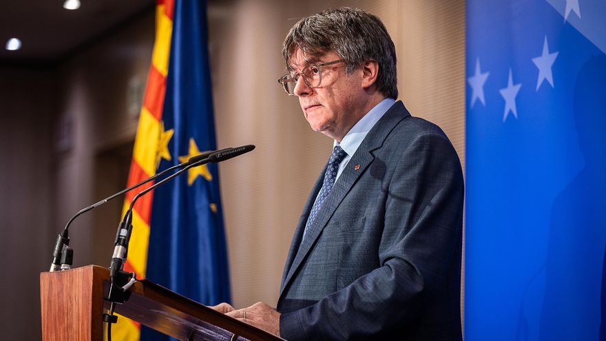 Archivo - El expresidente de la Generalitat y eurodiputado de Junts, Carles Puigdemont, ofrece una rueda de prensa durante la conferencia inaugural de las jornadas interparlamentarias de Junts per Catalunya, en el Hotel Thon EU, a 5 de septiembre de 2023,