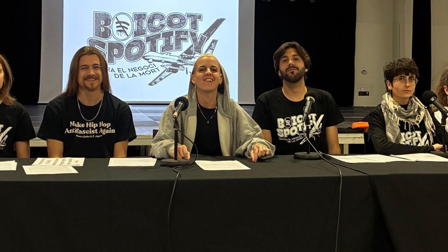 Salvador Sobral y Clara Peya anuncian que abandonarán Spotify junto a otros setenta artistas catalanes como forma de boicot