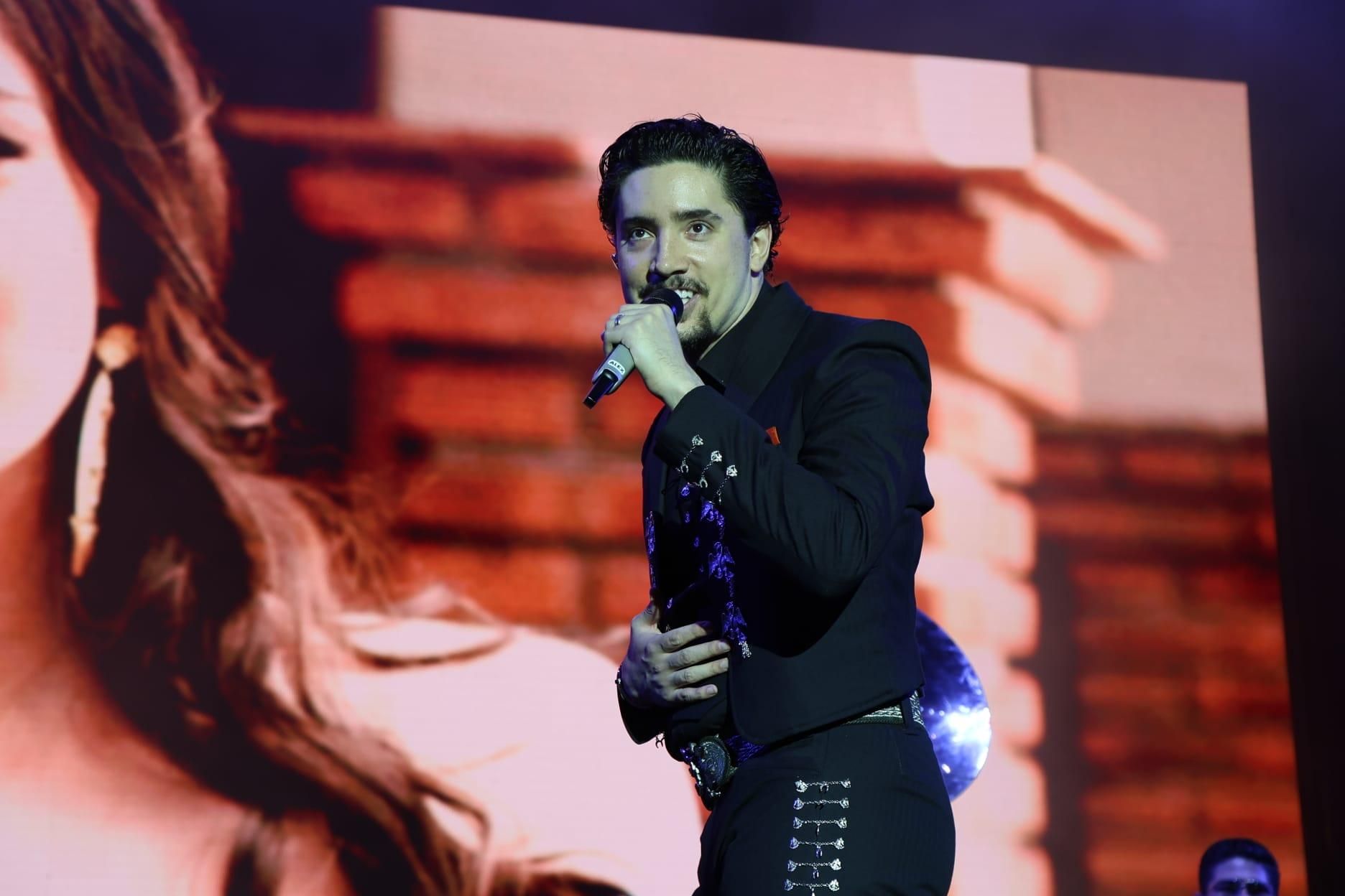 Álex Fernández durante su actuación en La Palma. JOSÉ AYUT